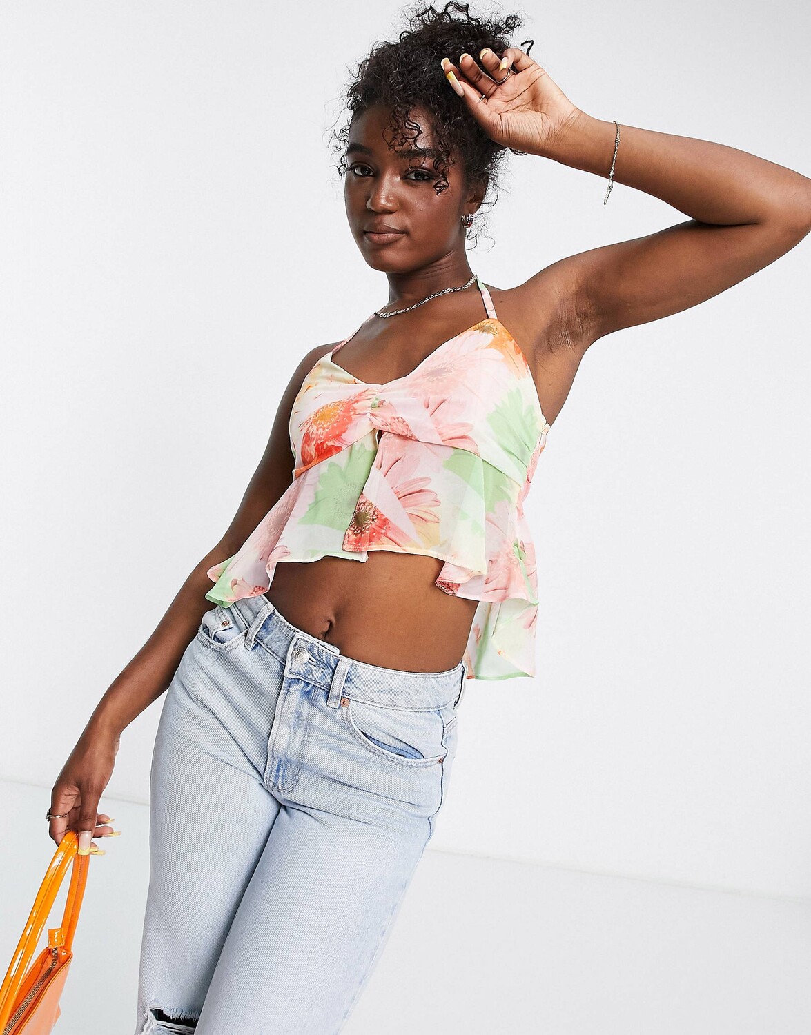 Майка ASOS DESIGN с рюшами на груди и разрезом спереди с цветочным принтом
Майка ASOS DESIGN с рюшами на груди и разрезом спереди с цветочным принтом