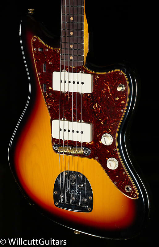 Fender Custom Shop 1962 Jazzmaster Journeyman Relic Aged 3-Tone Sunburst (523)
Fender Custom Shop 1962 Jazzmaster Journeyman Relic Aged 3-Tone Sunburst (523)