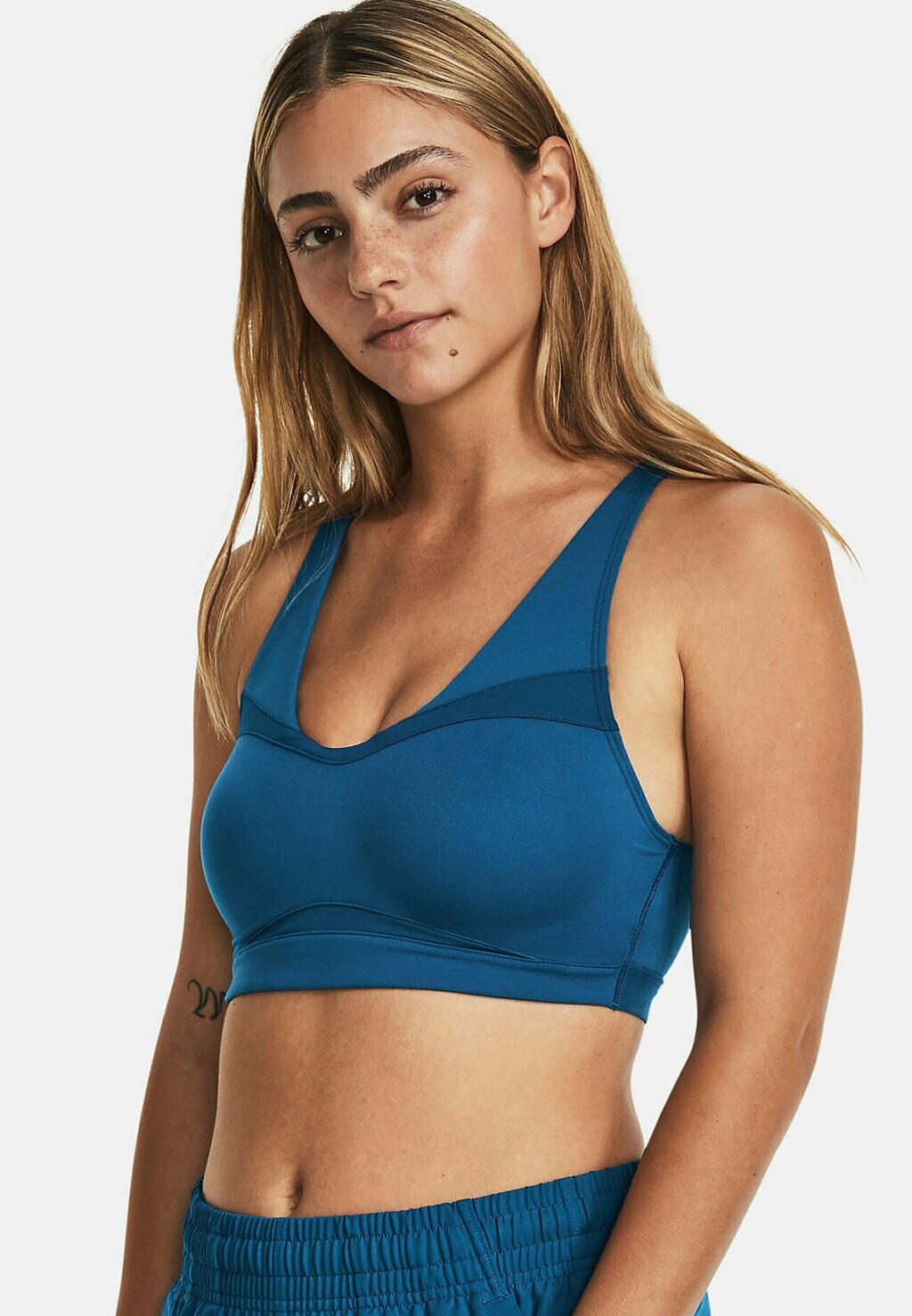 Спортивный бюстгальтер средней поддержки SMARTFORM EVOLUTION Under Armour, цвет varsity blue
Спортивный бюстгальтер средней поддержки SMARTFORM EVOLUTION Under Armour, цвет varsity blue