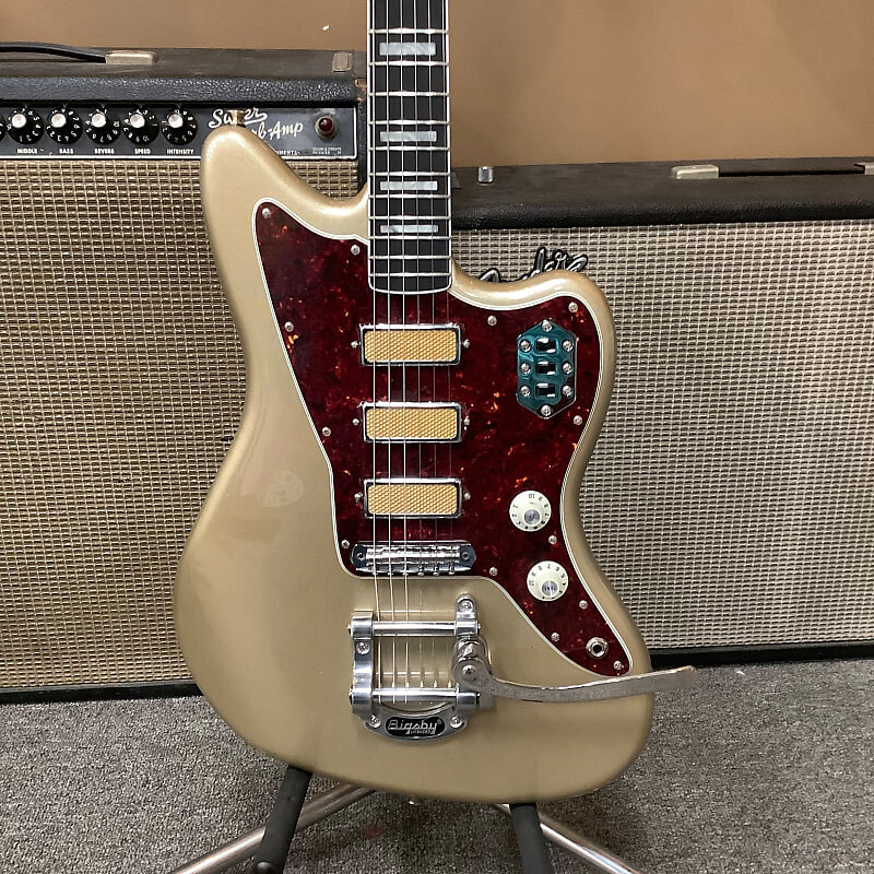 2023 Fender Gold Foil Jazzmaster Shoreline Gold 2023 Gold Foil Jazzmaster Shoreline Gold
2023 Fender Gold Foil Jazzmaster Shoreline Gold 2023 Gold Foil Jazzmaster Shoreline Gold