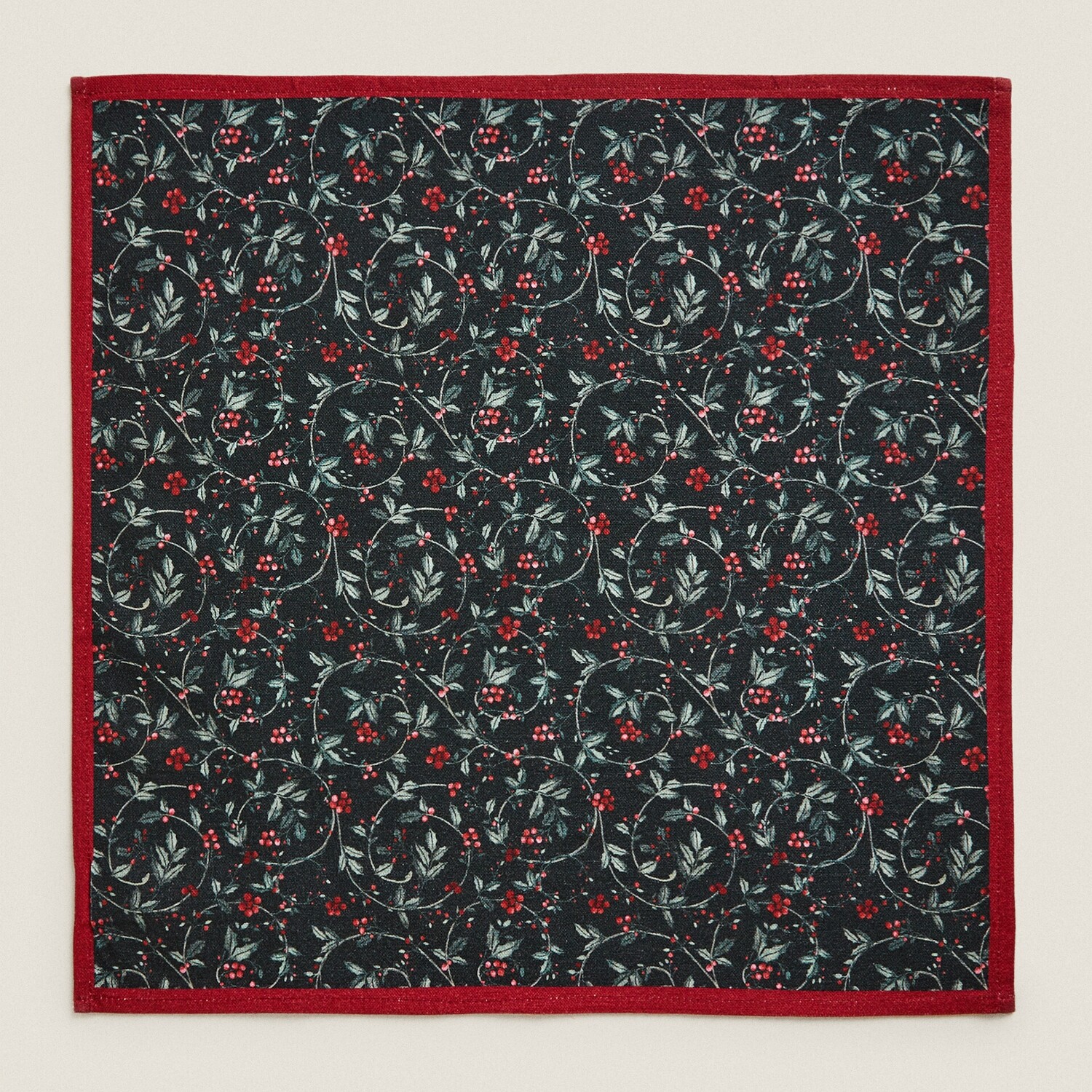 Набор салфеток Zara Home Of Cotton Christmas Vine, 45 x 45 см, 2 предмета, темно-бирюзовый/красный
Набор салфеток Zara Home Of Cotton Christmas Vine, 45 x 45 см, 2 предмета, темно-бирюзовый/красный