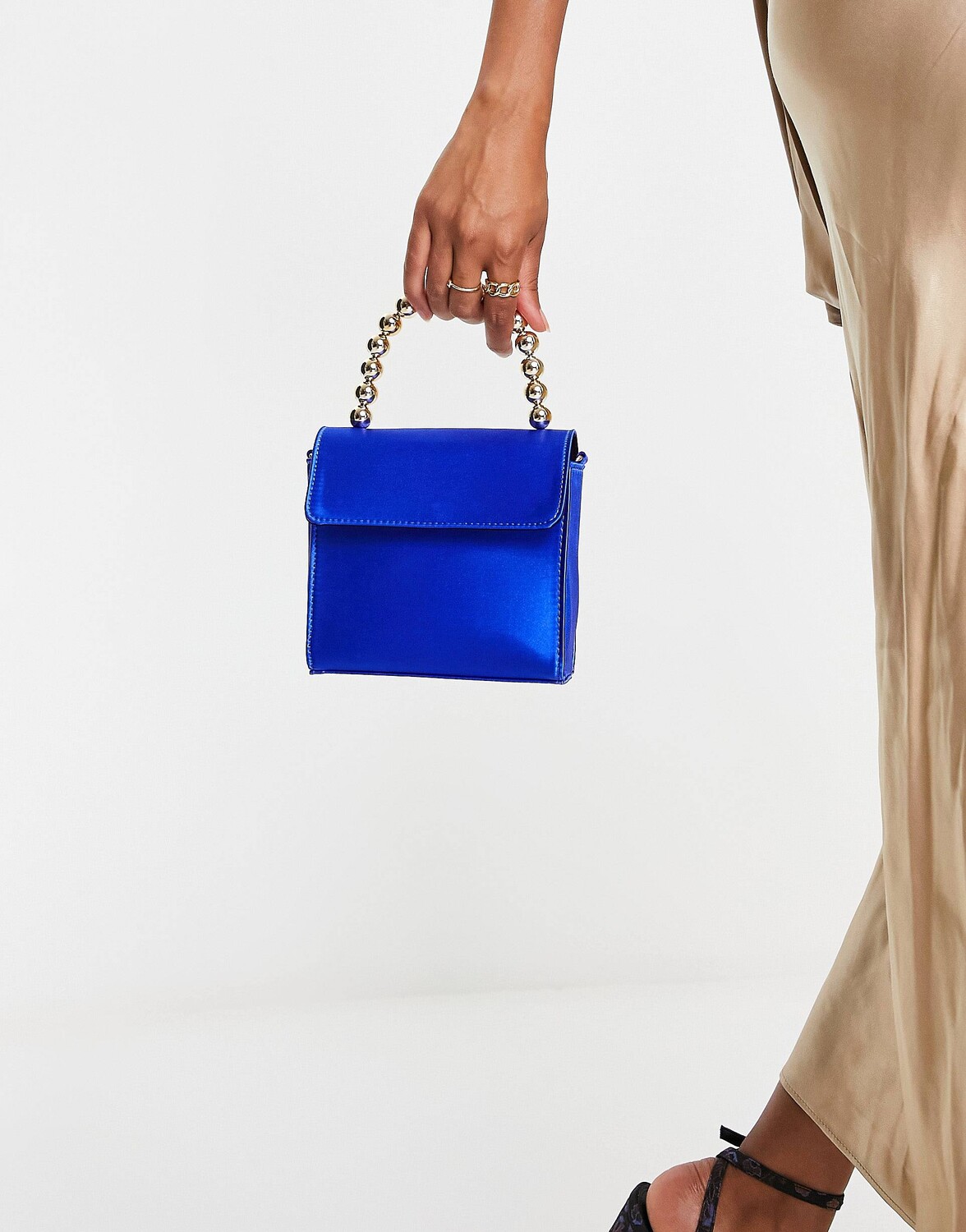 Синяя атласная сумка через плечо ASOS DESIGN с ручкой сверху и съемным ремешком с золотым бисером
Синяя атласная сумка через плечо ASOS DESIGN с ручкой сверху и съемным ремешком с золотым бисером