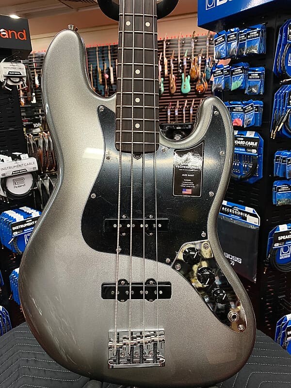 Бас-гитара Fender American Professional II Jazz Bass - Mercury с палисандровой накладкой
Бас-гитара Fender American Professional II Jazz Bass - Mercury с палисандровой накладкой