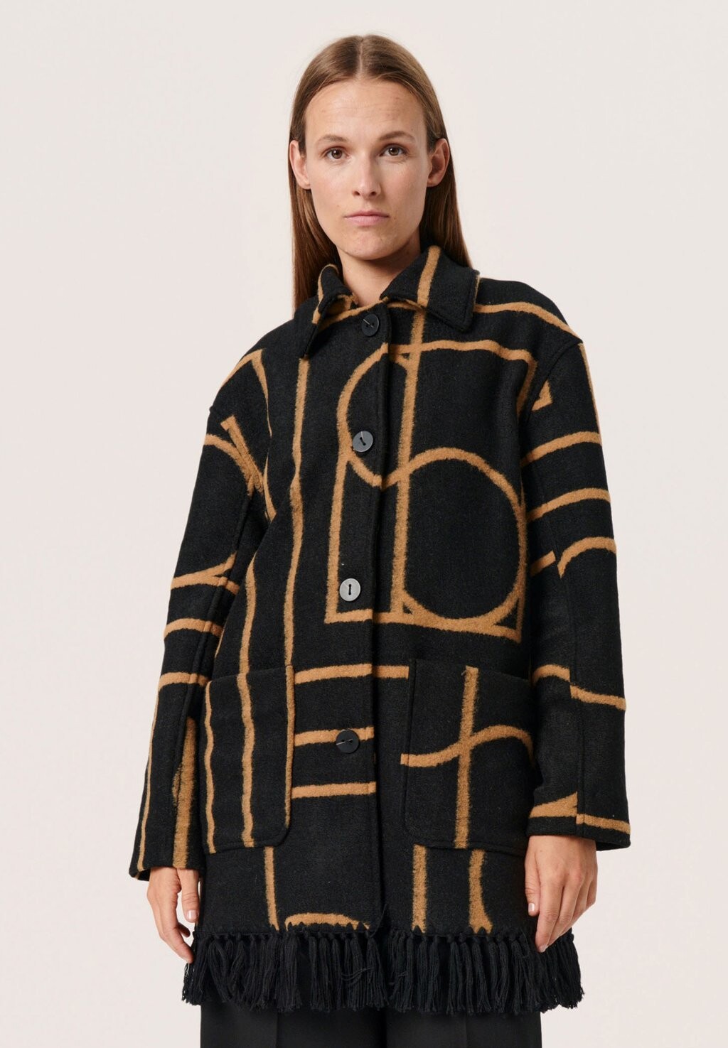 Полупальто RYE FRINGE Soaked in Luxury, черное с жаккардовым узором "Тигровый глаз", Черный
Полупальто RYE FRINGE Soaked in Luxury, черное с жаккардовым узором "Тигровый глаз", Черный