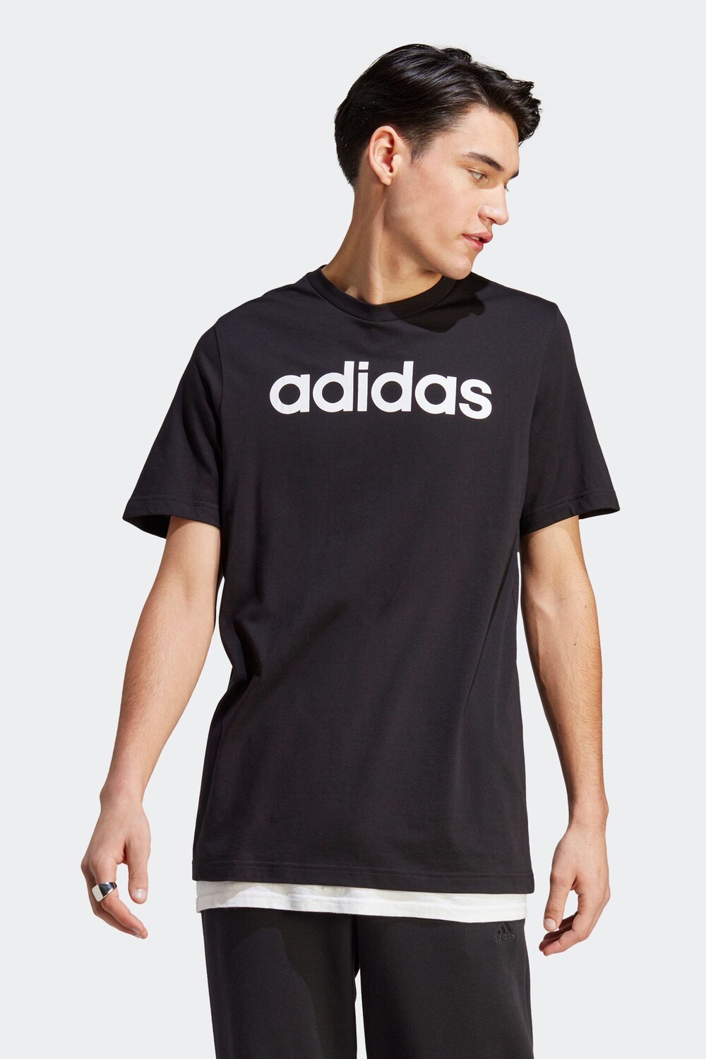 Цельная трикотажная футболка Sportswear Essentials с вышитым логотипом adidas, черный
Цельная трикотажная футболка Sportswear Essentials с вышитым логотипом adidas, черный