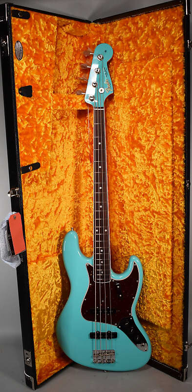 2022 Fender American Vintage II 1966 Jazz Bass Sea Foam Green Finish с OHSC Fender American II 1966 Jazz Bass Finish w/OHSC
2022 Fender American Vintage II 1966 Jazz Bass Sea Foam Green Finish с OHSC Fender American II 1966 Jazz Bass Finish w/OHSC