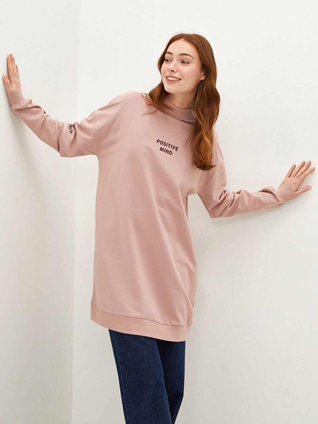 Женская туника с длинным рукавом и принтом с круглым вырезом и надписью LCW Modest
Женская туника с длинным рукавом и принтом с круглым вырезом и надписью LCW Modest
