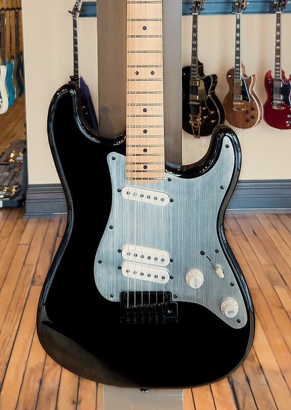Contemporary Stratocaster Special - черный Squier Contemporary Stratocaster - Black
Contemporary Stratocaster Special - черный Squier Contemporary Stratocaster - Black