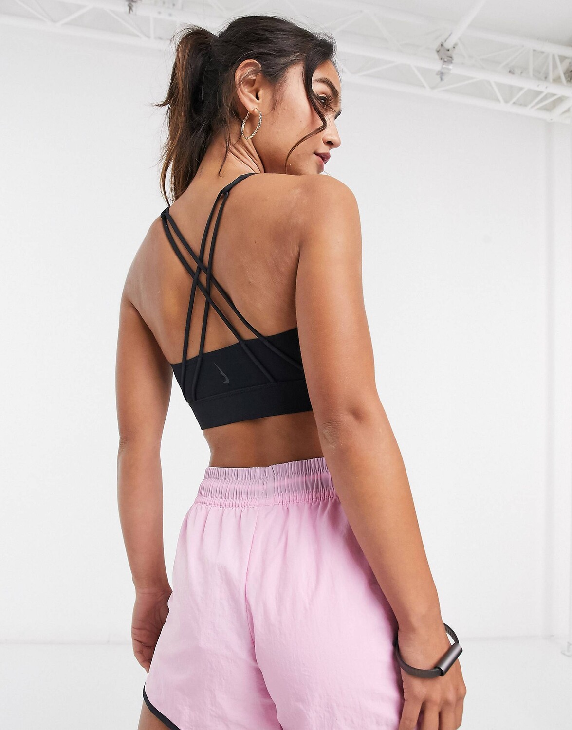Черный удлиненный спортивный бюстгальтер со средней поддержкой Nike Training Swoosh Luxe Dri-FIT
Черный удлиненный спортивный бюстгальтер со средней поддержкой Nike Training Swoosh Luxe Dri-FIT