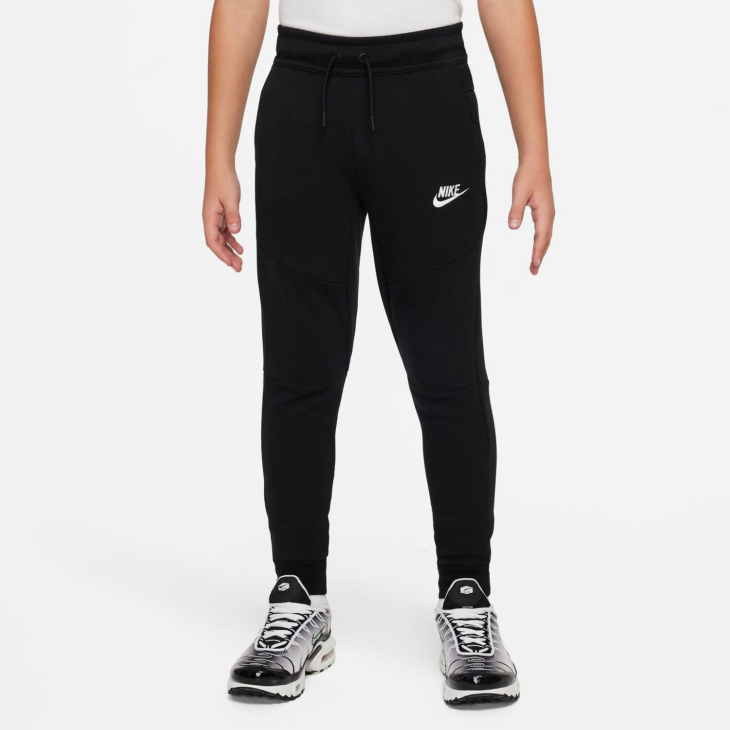 Брюки-джоггеры Nike Sportswear из технического флиса Futura для мальчиков, черный
Брюки-джоггеры Nike Sportswear из технического флиса Futura для мальчиков, черный