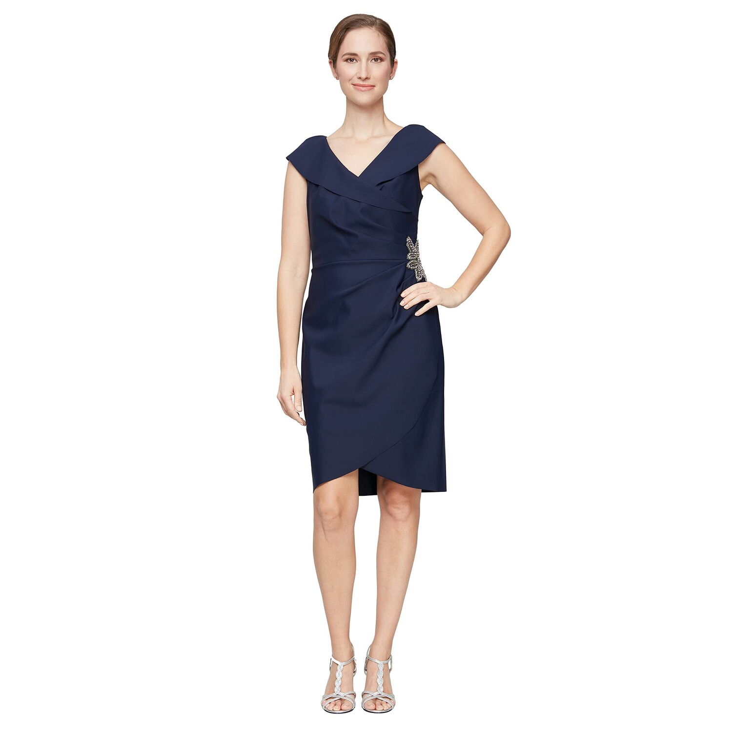 Платье Alex Evenings, Short Sheath Dress with Portrait Collar with Embellished Cascade Detail Skirt
Платье Alex Evenings, Short Sheath Dress with Portrait Collar with Embellished Cascade Detail Skirt