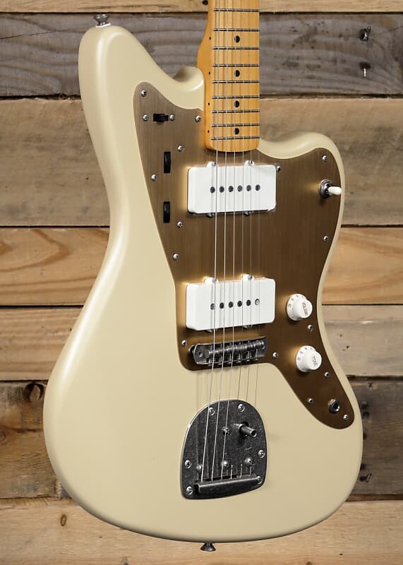 Squier 40th Anniversary Vintage Edition Jazzmaster Guitar Satin Desert Sand Squier 40th Anniversary Edition Jazzmaster Guitar
Squier 40th Anniversary Vintage Edition Jazzmaster Guitar Satin Desert Sand Squier 40th Anniversary Edition Jazzmaster Guitar