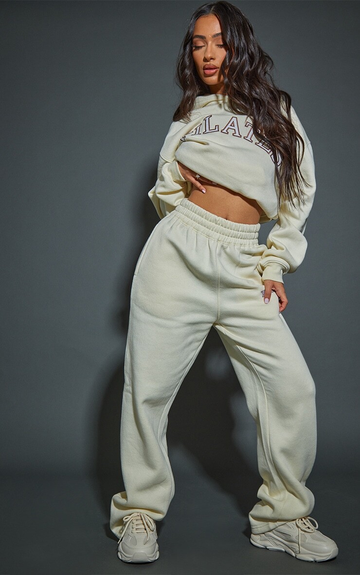 PrettyLittleThing Брюки-джоггеры с овсянкой для пилатеса Petite с прямыми штанинами
PrettyLittleThing Брюки-джоггеры с овсянкой для пилатеса Petite с прямыми штанинами