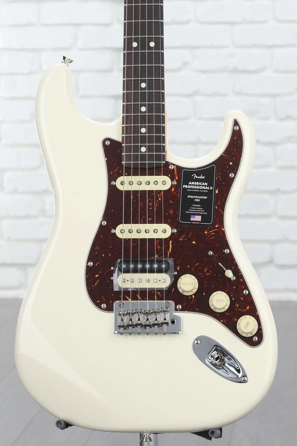 Fender American Professional II Stratocaster HSS — олимпийский белый цвет с накладкой из палисандра
Fender American Professional II Stratocaster HSS — олимпийский белый цвет с накладкой из палисандра