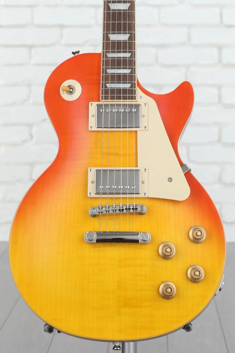 Электрогитара Les Paul Standard 1959 года ограниченной серии Epiphone — эксклюзив Aged Heritage Cherry Fade Sweetwater
Электрогитара Les Paul Standard 1959 года ограниченной серии Epiphone — эксклюзив Aged Heritage Cherry Fade Sweetwater