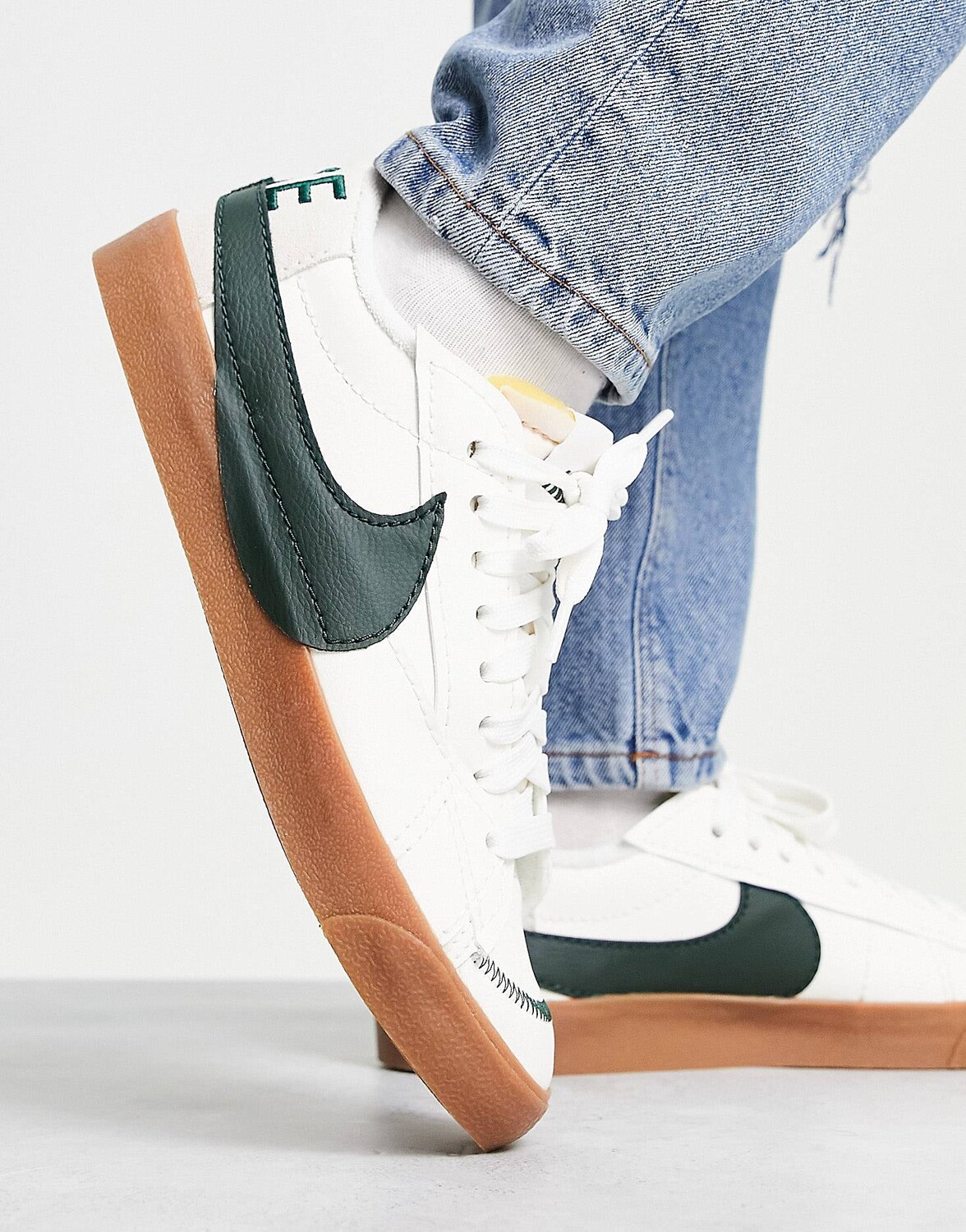 Кроссовки Blazer Low '77 Jumbo в парусах и профессиональном зеленом цвете с резиновой подошвой Nike
Кроссовки Blazer Low '77 Jumbo в парусах и профессиональном зеленом цвете с резиновой подошвой Nike