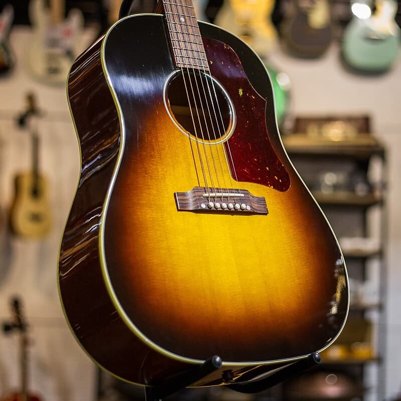 Gibson 50s J-45 Original - винтажные солнечные лучи в жестком футляре OCRS4550VS
Gibson 50s J-45 Original - винтажные солнечные лучи в жестком футляре OCRS4550VS