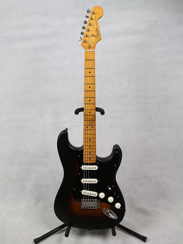 Fender Squier 40th Anniversary Stratocaster Vintage Edition Satin Wide 2-Color Sunburst
Fender Squier 40th Anniversary Stratocaster Vintage Edition Satin Wide 2-Color Sunburst