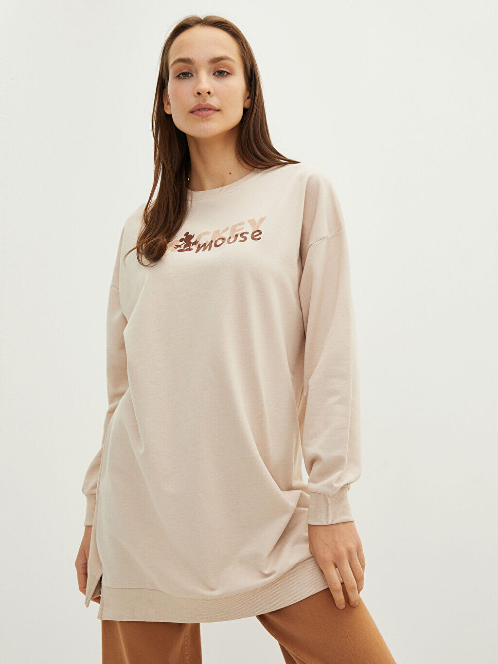 Женская туника с длинным рукавом с круглым вырезом и принтом Микки Мауса LCW Modest
Женская туника с длинным рукавом с круглым вырезом и принтом Микки Мауса LCW Modest