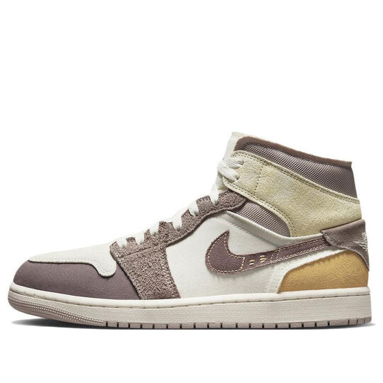 Кроссовки Air Jordan 1 Mid SE Craft 'Inside Out - Taupe Haze' DM9652-102, песочный, Бежевый
Кроссовки Air Jordan 1 Mid SE Craft 'Inside Out - Taupe Haze' DM9652-102, песочный, Бежевый