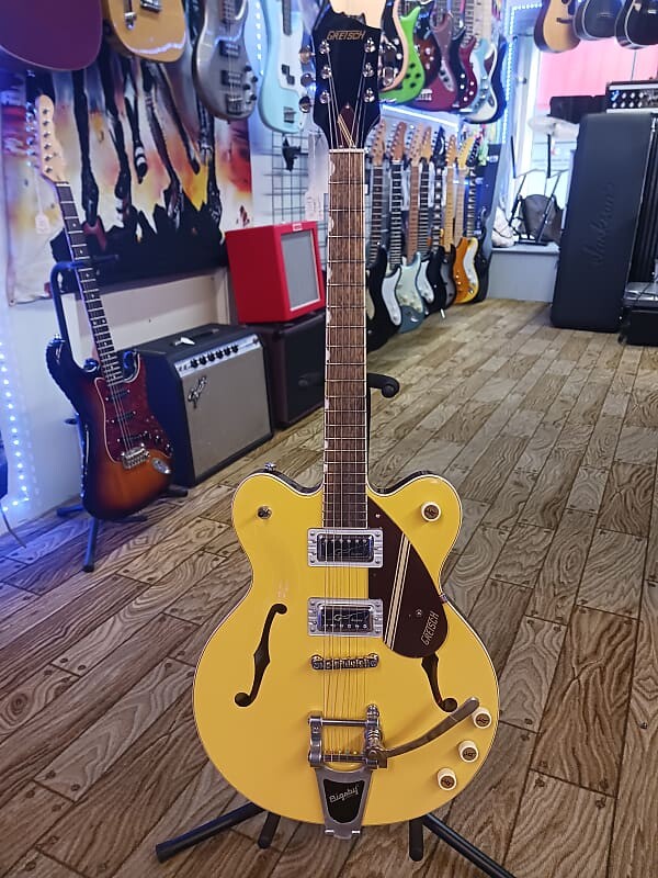 Электрогитара Gretsch G2604T Limited Edition Streamliner Rally II Center Block 2023 - Present - Two-Tone Bamboo Yellow / Copper Metallic
Электрогитара Gretsch G2604T Limited Edition Streamliner Rally II Center Block 2023 - Present - Two-Tone Bamboo Yellow / Copper Metallic