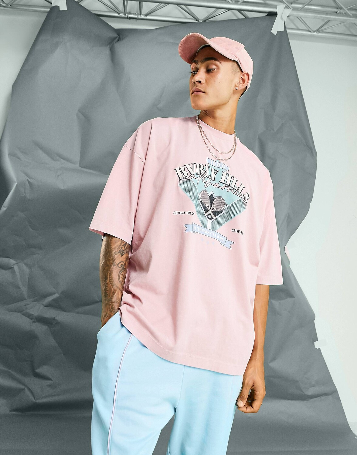 Темно-розовая футболка оверсайз ASOS DESIGN с принтом Beverly Hills спереди ASOS DESIGN
Темно-розовая футболка оверсайз ASOS DESIGN с принтом Beverly Hills спереди ASOS DESIGN