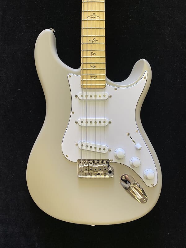 2022 PRS Silver Sky Mac Sand (Satin) — кленовая накладка на гриф — PRS USA Gig Bag
2022 PRS Silver Sky Mac Sand (Satin) — кленовая накладка на гриф — PRS USA Gig Bag