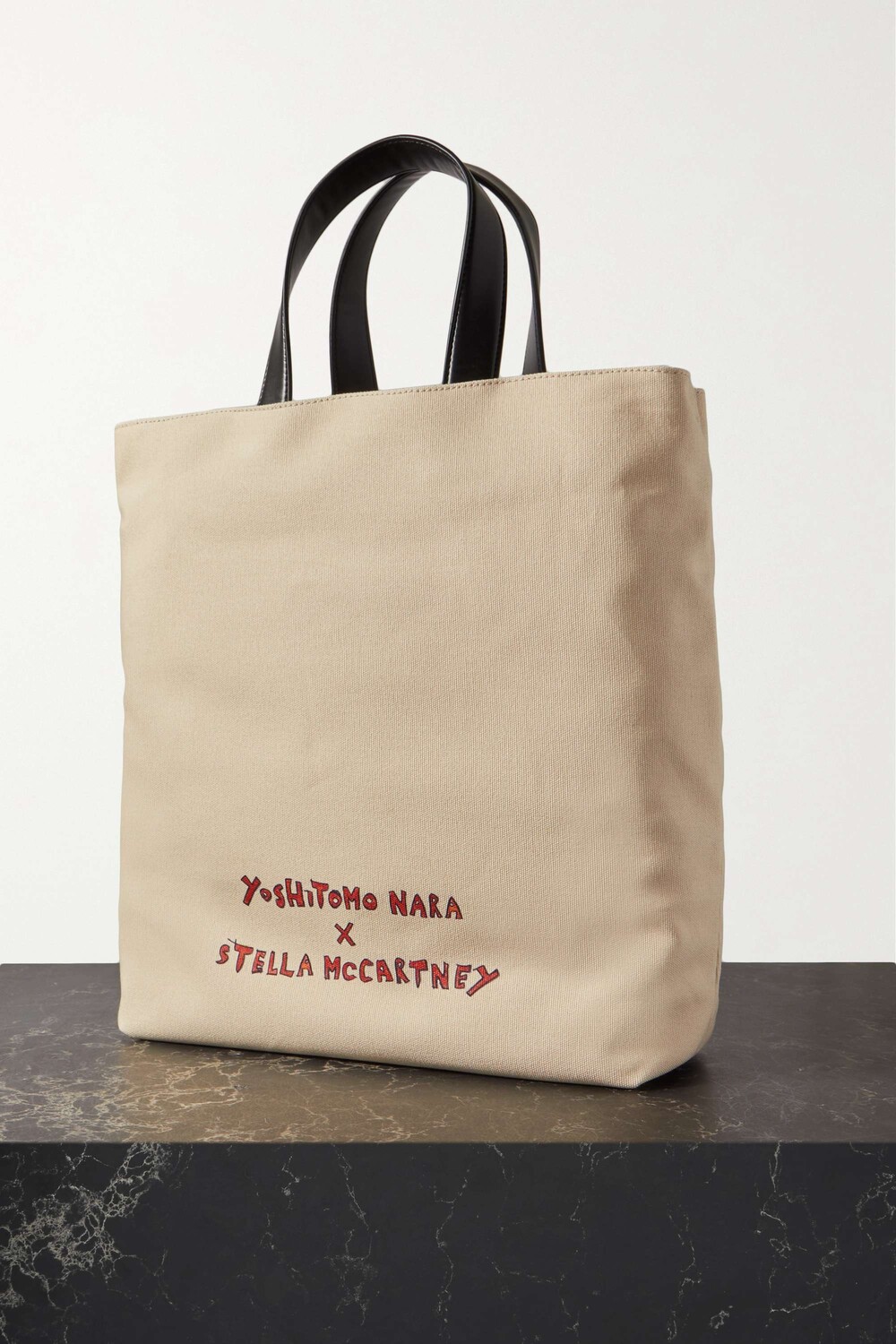 STELLA MCCARTNEY + Yoshitomo Nara Twins I вегетарианская сумка-тоут с короткими ручками из парусины с кожаной отделкой и принтом, бежевый
STELLA MCCARTNEY + Yoshitomo Nara Twins I вегетарианская сумка-тоут с короткими ручками из парусины с кожаной отделкой и принтом, бежевый