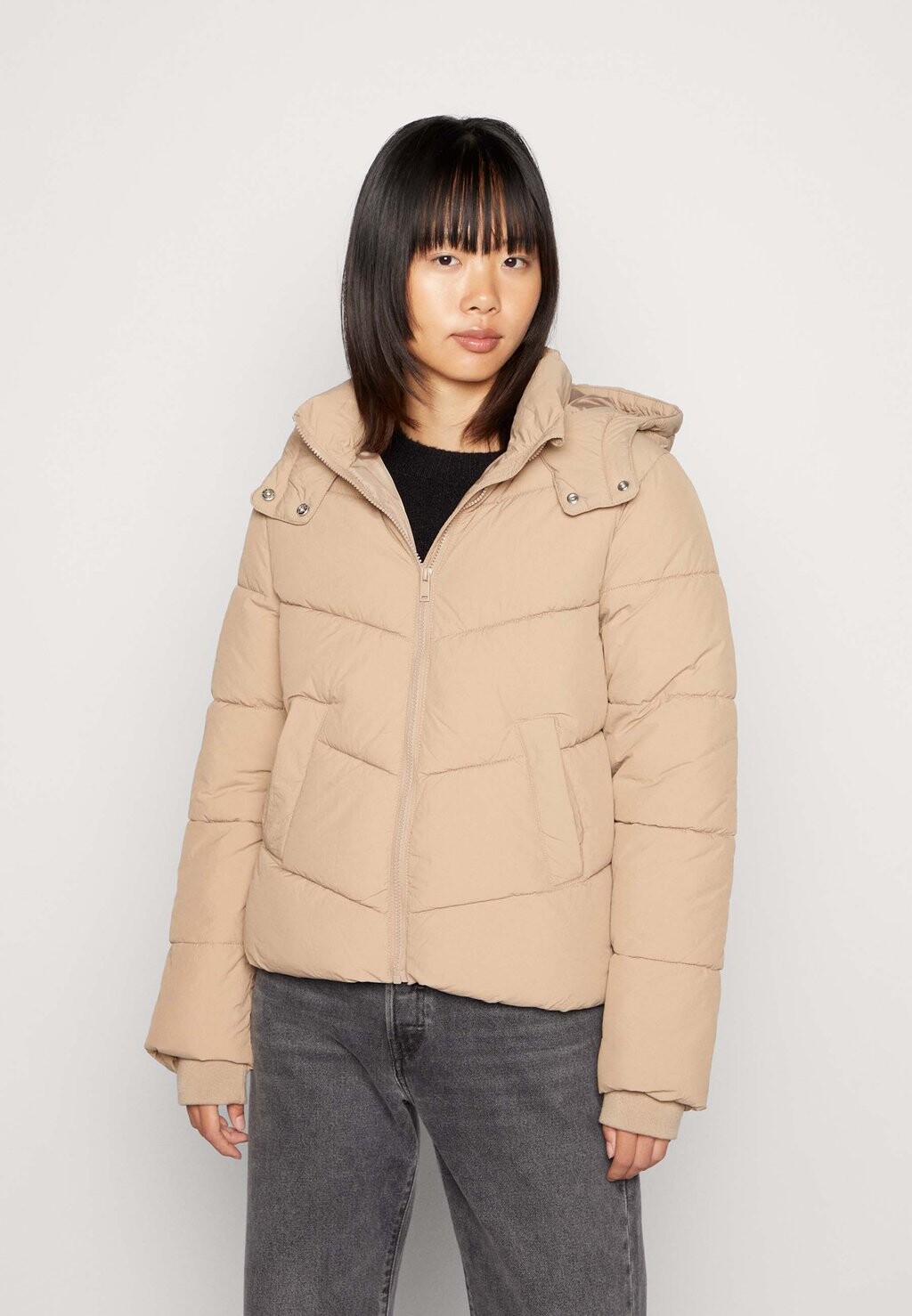 Куртка зимняя PCJAMILLA SHORT PUFFER JACKET Pieces, серебристая норка, Коричневый
Куртка зимняя PCJAMILLA SHORT PUFFER JACKET Pieces, серебристая норка, Коричневый