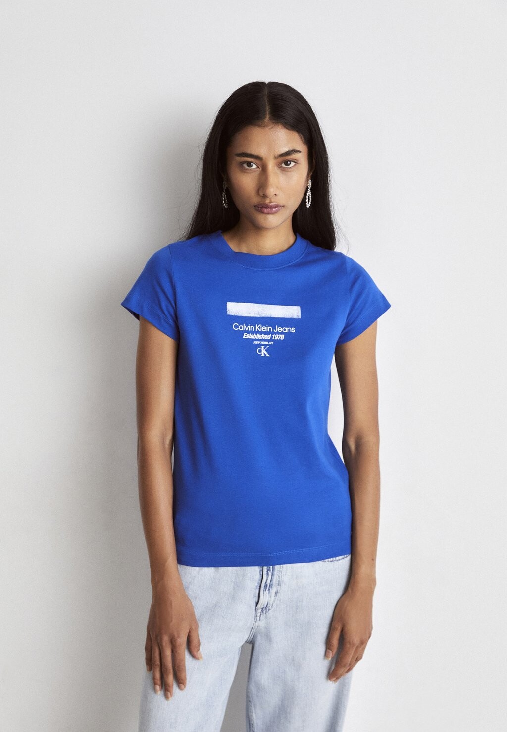 Футболка с принтом ФУТБОЛКА STRIPE LOGO MODERN STRAIGHT TEE Calvin Klein Jeans, темно-синий
Футболка с принтом ФУТБОЛКА STRIPE LOGO MODERN STRAIGHT TEE Calvin Klein Jeans, темно-синий