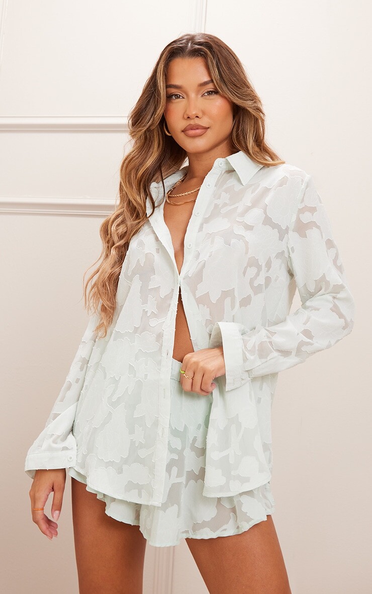 PrettyLittleThing Прозрачная фактурная рубашка оверсайз с длинными рукавами шалфеево-зеленого цвета
PrettyLittleThing Прозрачная фактурная рубашка оверсайз с длинными рукавами шалфеево-зеленого цвета