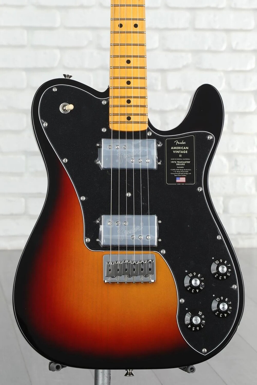 Электрогитара Fender American Vintage II 1975 Telecaster Deluxe — 3-цветный солнечный свет
Электрогитара Fender American Vintage II 1975 Telecaster Deluxe — 3-цветный солнечный свет