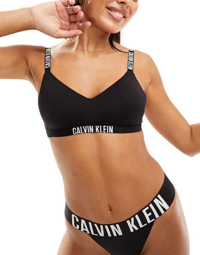 Calvin Klein – Intense Power – Черный бюстгальтер без косточек с легкой подкладкой
Calvin Klein – Intense Power – Черный бюстгальтер без косточек с легкой подкладкой