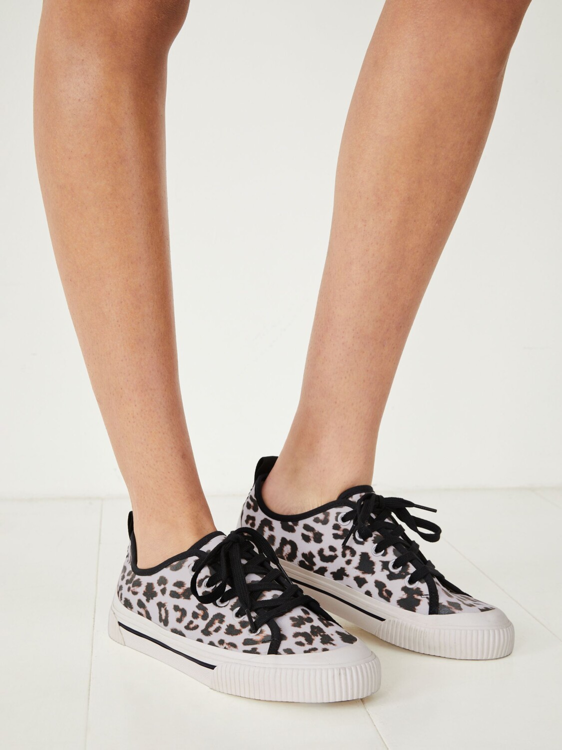 hush Кроссовки Leyton из парусины с леопардовым принтом, натуральный цвет, Коричневый
hush Кроссовки Leyton из парусины с леопардовым принтом, натуральный цвет, Коричневый