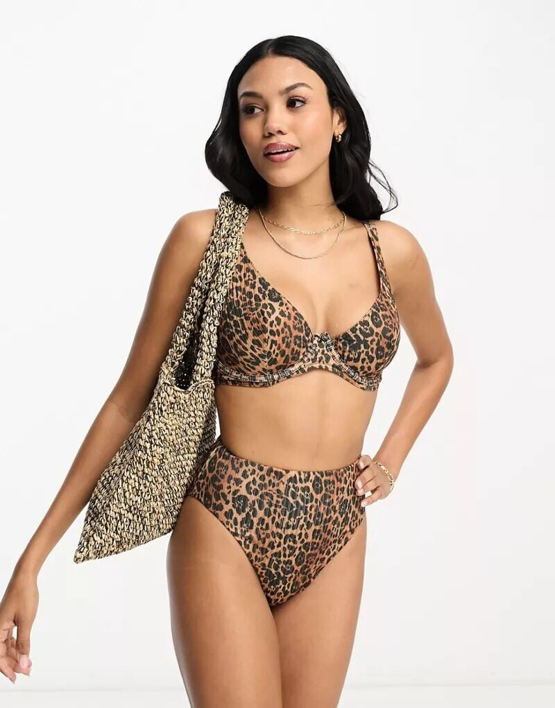 Топ бикини ASOS mix & match в рубчик на косточках с многоярусной передней частью с леопардовым принтом для большей груди
Топ бикини ASOS mix & match в рубчик на косточках с многоярусной передней частью с леопардовым принтом для большей груди