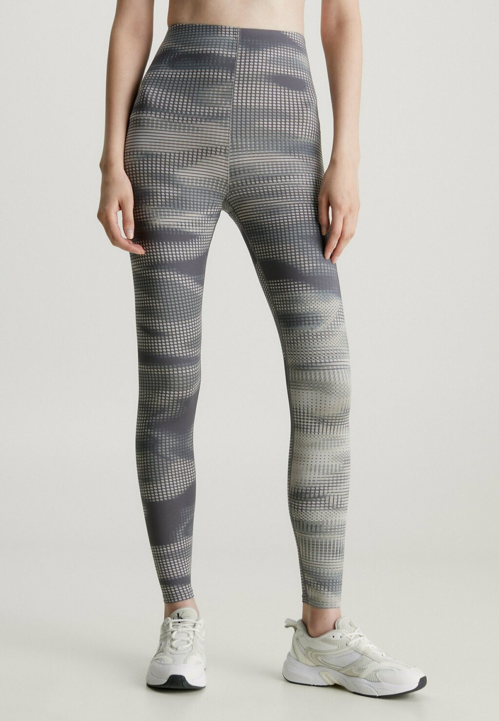 Колготки POCKET GYM Calvin Klein Performance, камуфляжный кролик с глитчем
Колготки POCKET GYM Calvin Klein Performance, камуфляжный кролик с глитчем