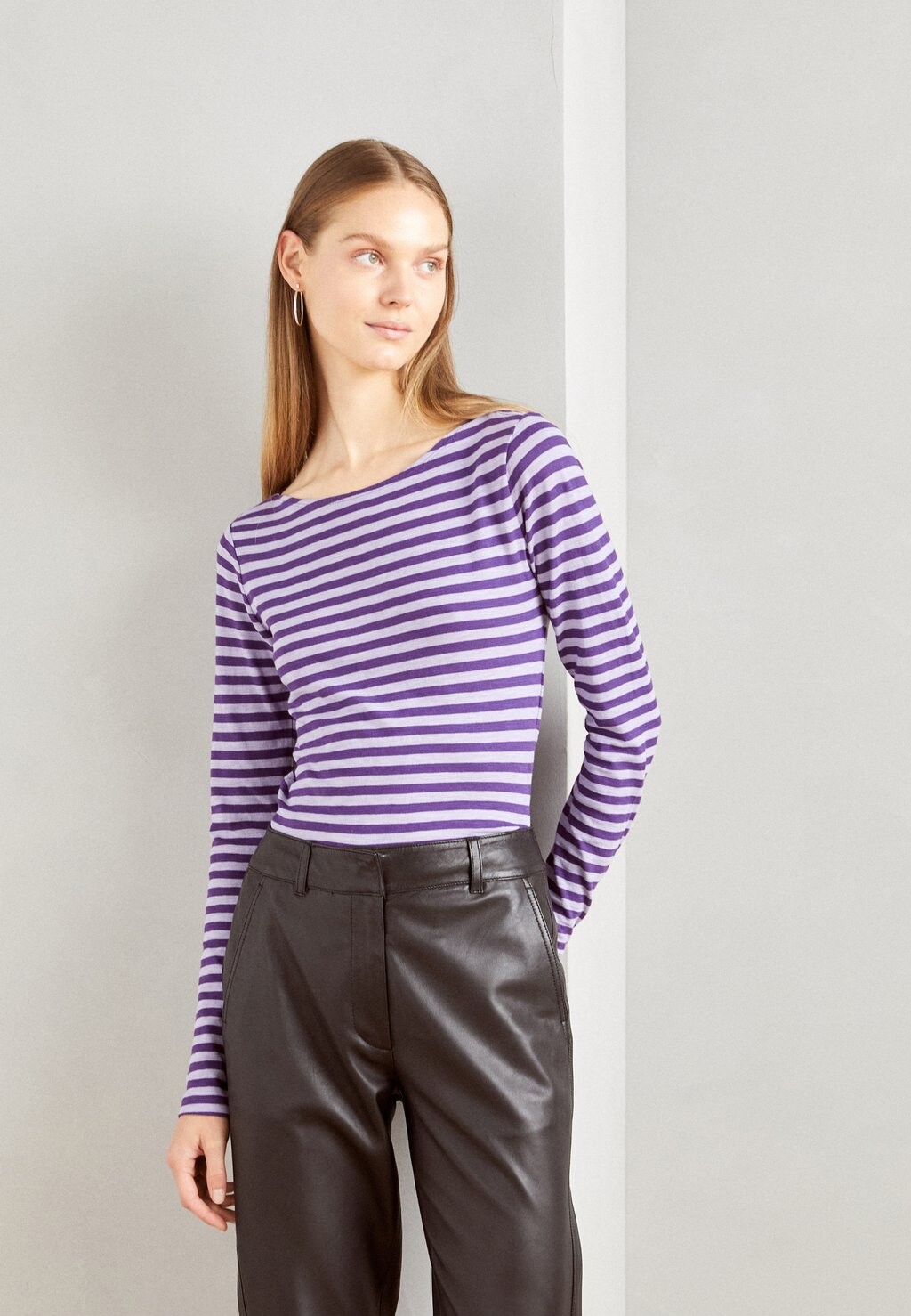 Топ с длинными рукавами Marc O'Polo LONG SLEEVE BOAT NECK STRIPED, разноцветный/бледно-фиолетовый
Топ с длинными рукавами Marc O'Polo LONG SLEEVE BOAT NECK STRIPED, разноцветный/бледно-фиолетовый