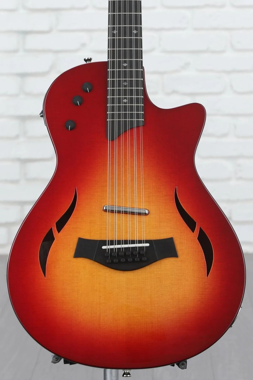 Новая ограниченная серия Taylor T5z-12 Classic Deluxe, 12-струнная электрогитара в полом корпусе с обратными струнами — Cherry Sunburst
Новая ограниченная серия Taylor T5z-12 Classic Deluxe, 12-струнная электрогитара в полом корпусе с обратными струнами — Cherry Sunburst