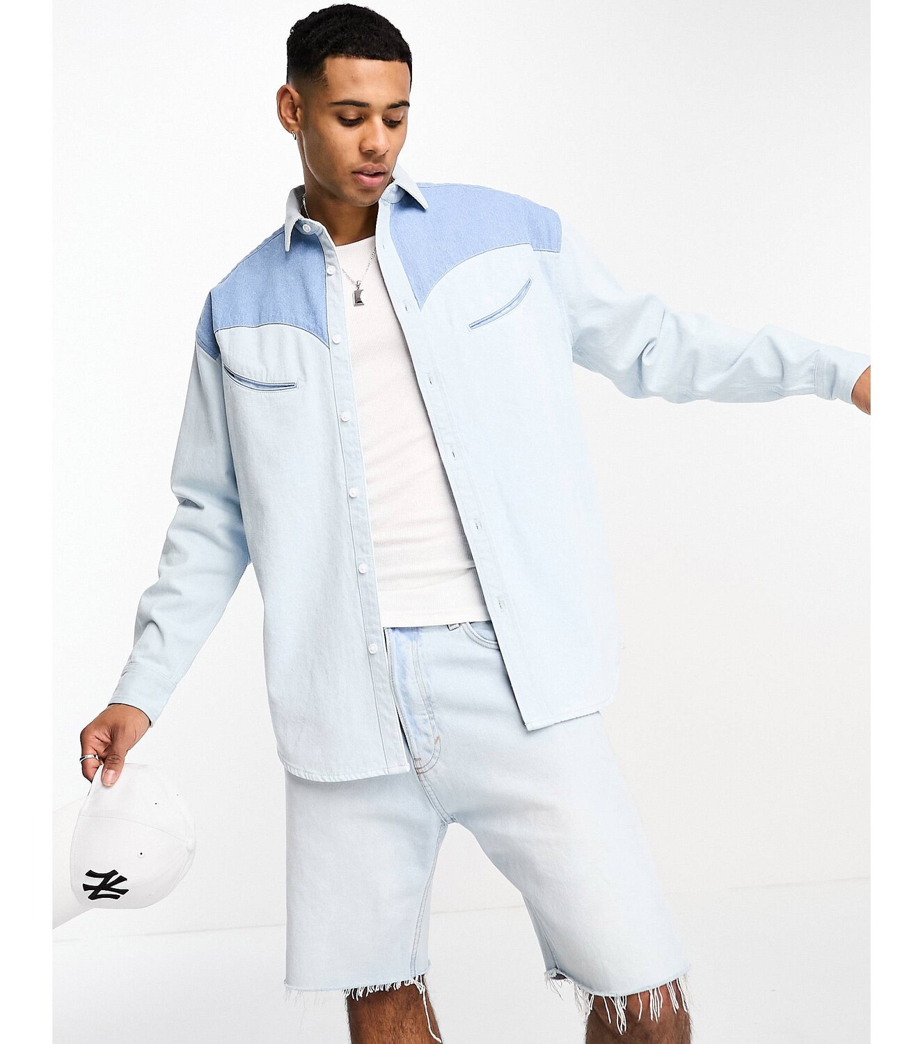 Светло-голубая джинсовая рубашка оверсайз в стиле вестерн ASOS DESIGN 90-х
Светло-голубая джинсовая рубашка оверсайз в стиле вестерн ASOS DESIGN 90-х