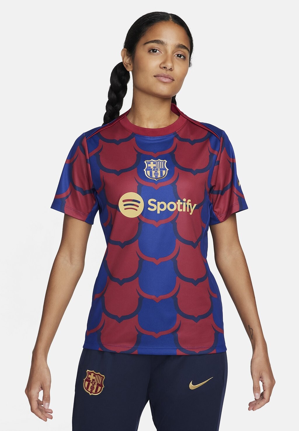 Футболка с символикой FC BARCELONA ACADEMY PREMATCH Nike, цвет deep royal blue club gold
Футболка с символикой FC BARCELONA ACADEMY PREMATCH Nike, цвет deep royal blue club gold
