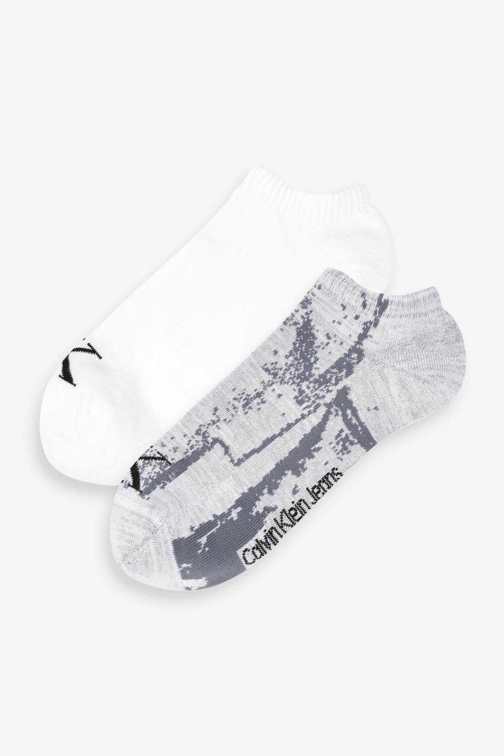 Комплект из 2 пар серых спортивных носков с абстрактным принтом Calvin Klein, серый
Комплект из 2 пар серых спортивных носков с абстрактным принтом Calvin Klein, серый