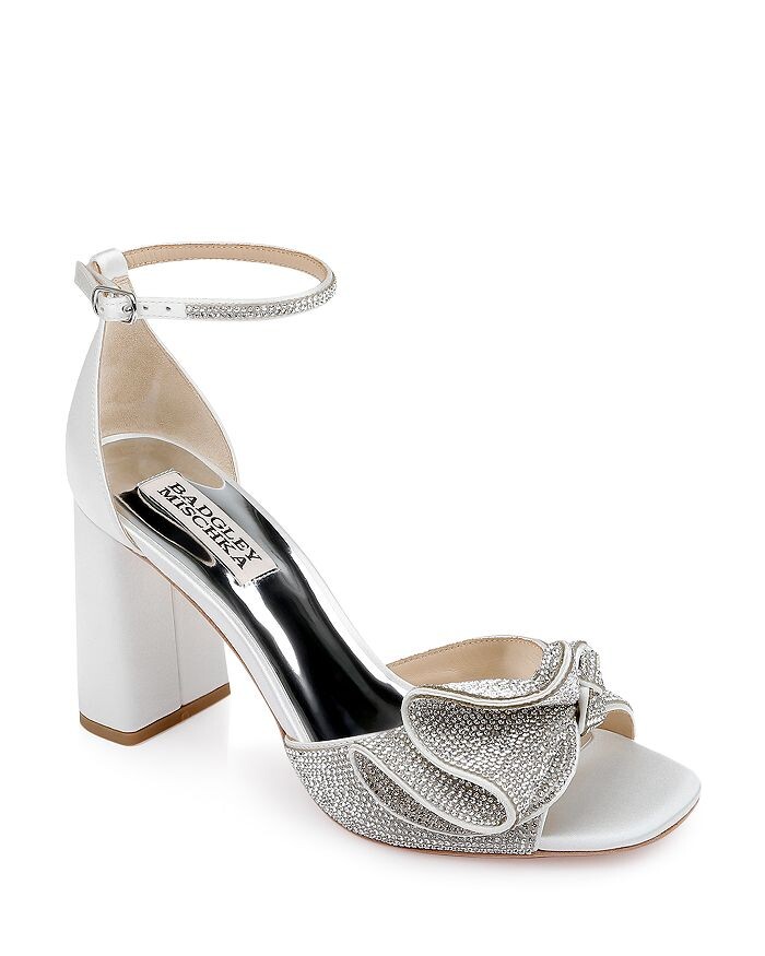 Женские босоножки на квадратном каблуке Poppy Square Toe с украшением Badgley Mischka
Женские босоножки на квадратном каблуке Poppy Square Toe с украшением Badgley Mischka