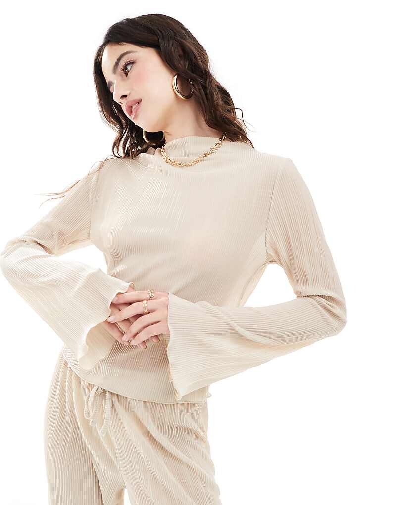 ASOS DESIGN – Плиссированный топ с длинными расклешенными рукавами цвета шампань, часть комплекта
ASOS DESIGN – Плиссированный топ с длинными расклешенными рукавами цвета шампань, часть комплекта
