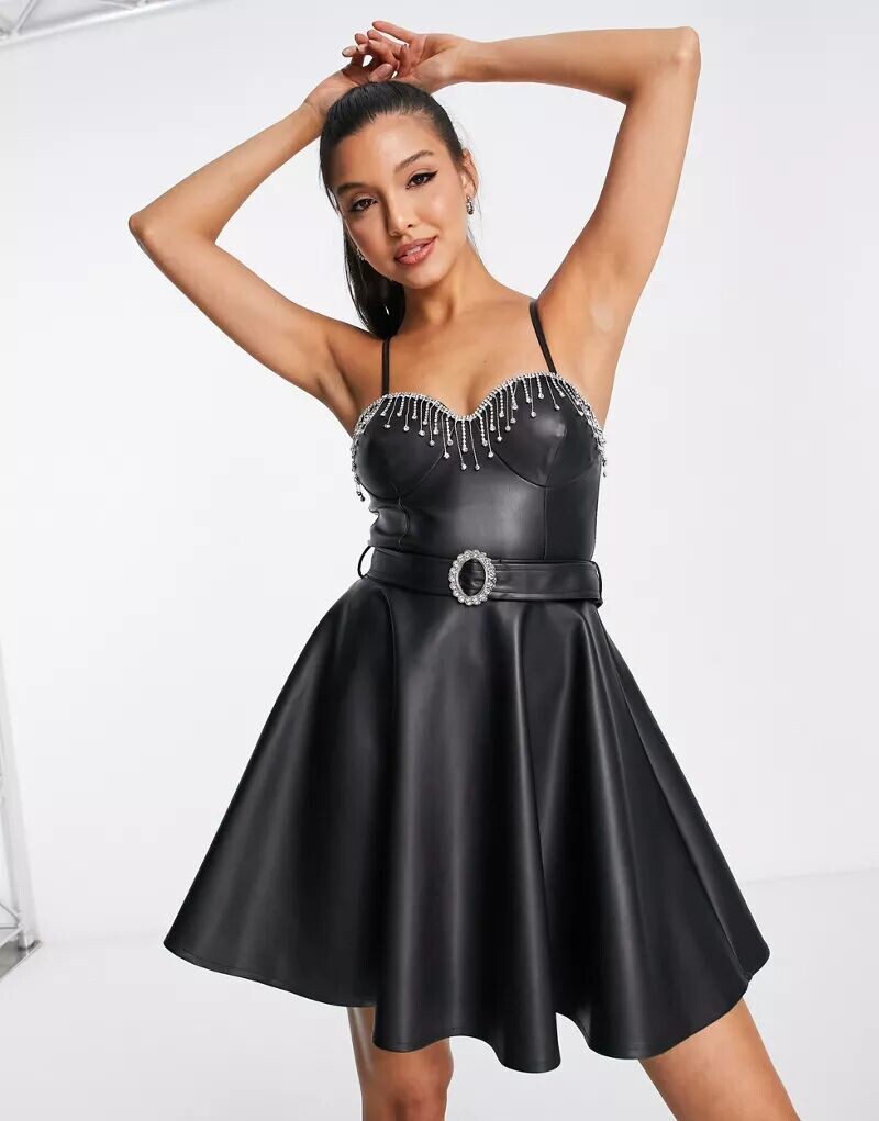 Черное мини-платье Miss Selfridge из искусственной кожи, бюстье с бахромой из стразов и поясом
Черное мини-платье Miss Selfridge из искусственной кожи, бюстье с бахромой из стразов и поясом