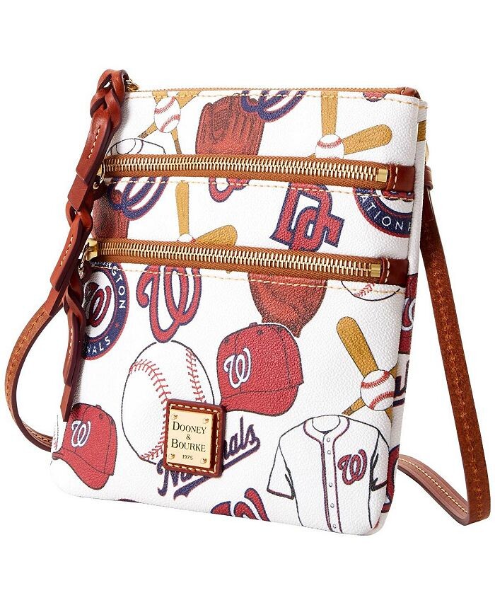 Женская сумочка через плечо с тройной молнией Washington Nationals Game Day Dooney & Bourke, белый
Женская сумочка через плечо с тройной молнией Washington Nationals Game Day Dooney & Bourke, белый