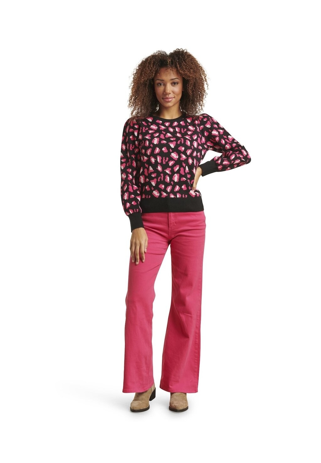 Вязаный свитер ANIMAL PRINT WITH PUFFED SLEEVES IN BR Smashed Lemon, цвет black fuchsia
Вязаный свитер ANIMAL PRINT WITH PUFFED SLEEVES IN BR Smashed Lemon, цвет black fuchsia