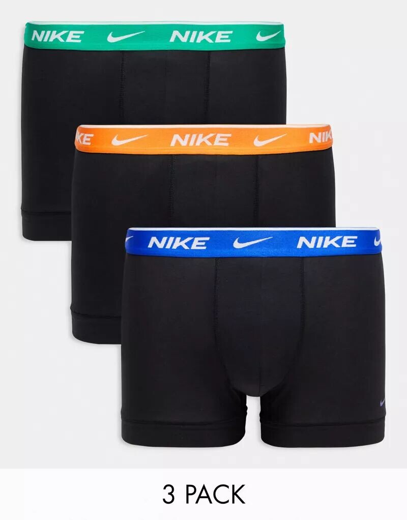 Комплект из трех трусов Nike Everyday Cotton Stretch черного цвета с синим, оранжевым и зеленым поясом
Комплект из трех трусов Nike Everyday Cotton Stretch черного цвета с синим, оранжевым и зеленым поясом