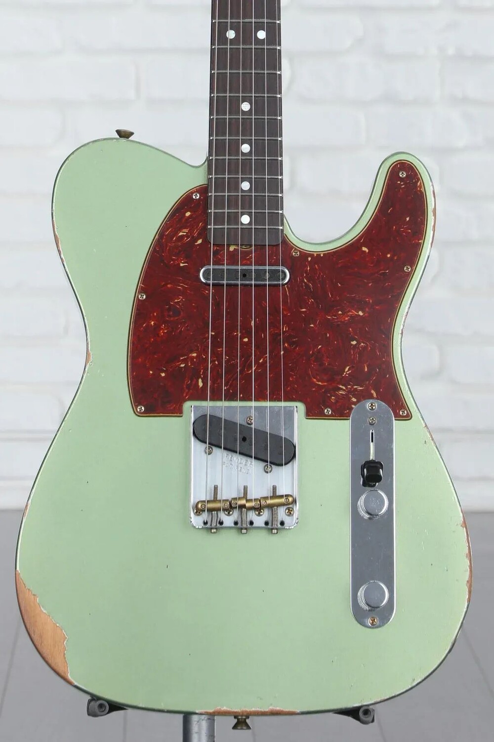 Ограниченная серия Fender Custom Shop '64 Электрогитара Telecaster Relic - Aged Sage Green Metallic
Ограниченная серия Fender Custom Shop '64 Электрогитара Telecaster Relic - Aged Sage Green Metallic