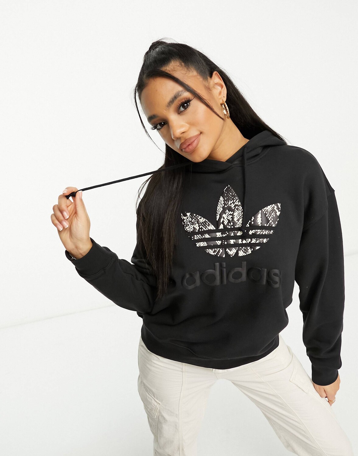 Худи черного цвета с крупным логотипом и змеиным принтом adidas Originals, Черный
Худи черного цвета с крупным логотипом и змеиным принтом adidas Originals, Черный