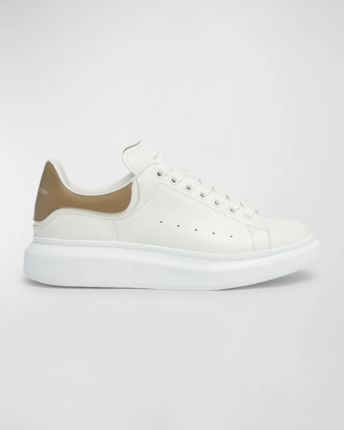 Мужские кожаные низкие кеды Larry Oversized Alexander McQueen, цвет White-Beige
Мужские кожаные низкие кеды Larry Oversized Alexander McQueen, цвет White-Beige